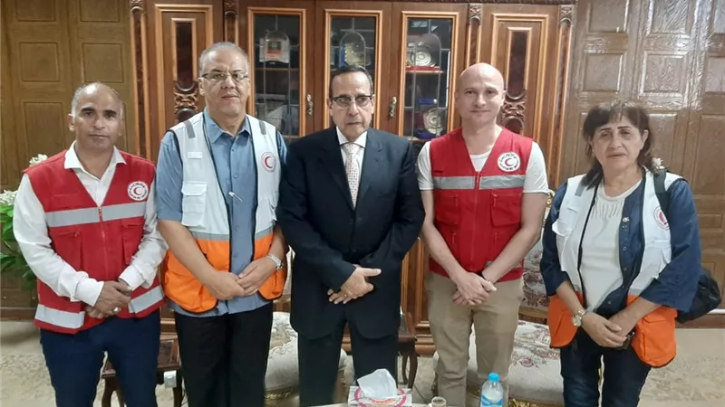 محافظ شمال سيناء يستقبل مديري الهلال الأحمر المصري والفلسطيني