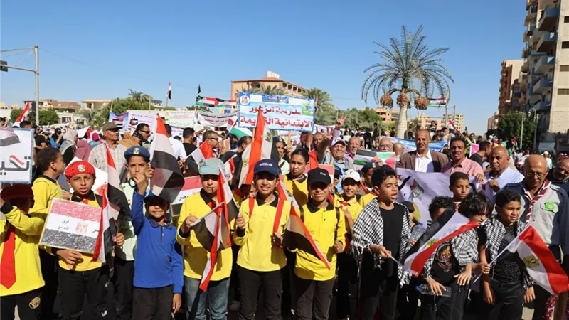 تعليم الوادى الجديد يشارك وقفة تضامنية مع الشعب الفلسطينى الشقيق