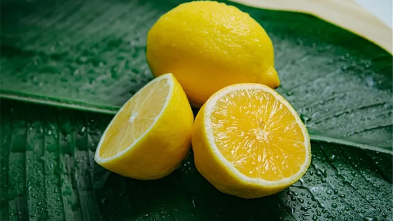 3 استخدمات للتنظيف بعصير الليمون..تعرف عليها