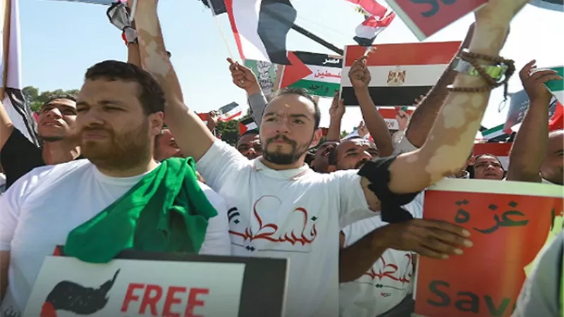 حملة السيسى تشارك بالوقفة التضامنية مع الشعب الفلسطينى امام المنصة