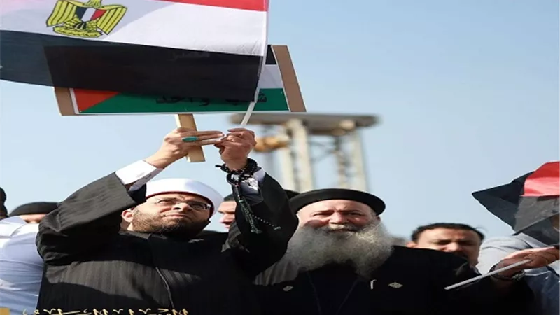 أمناء الحوار ينظم وقفة حاشدة لتأييد القيادة السياسية في القضية الفلسطينية ورفض القصف الإسرائيلي