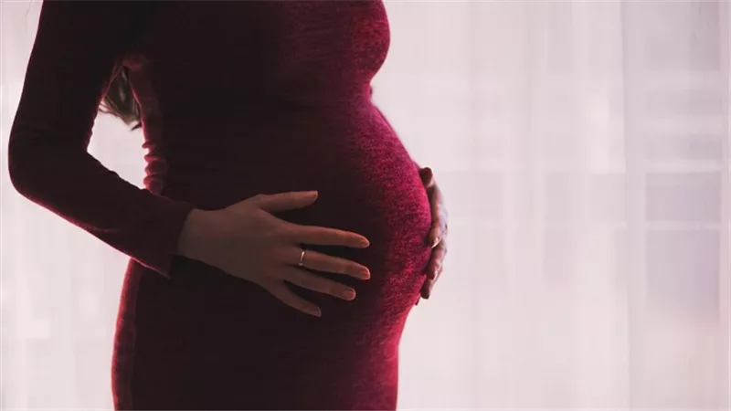 لا تفعلي هذه الأشياء في الشهر الأول من الحمل