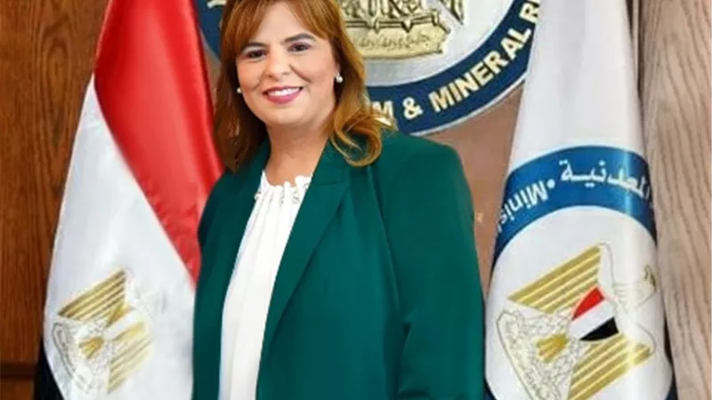عايدة محي الدين رئيسا لسكرتارية المرأه والطفل باتحاد العمال