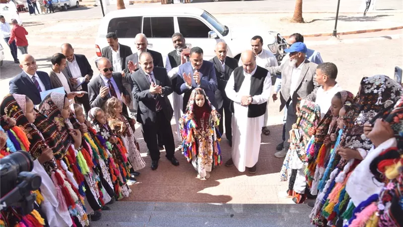 محافظ مطروح يفتتح معرض المنتجات اليدوية بسيوة