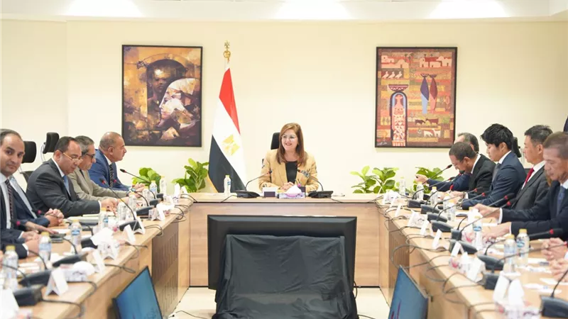 وزيرة التخطيط تستعرض فرص الاستثمار أمام وفد استثماري من اليابان