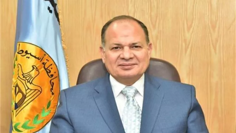 محافظ أسيوط يتابع اجراءات مسابقة جائزة الدولة للمبدع الصغير