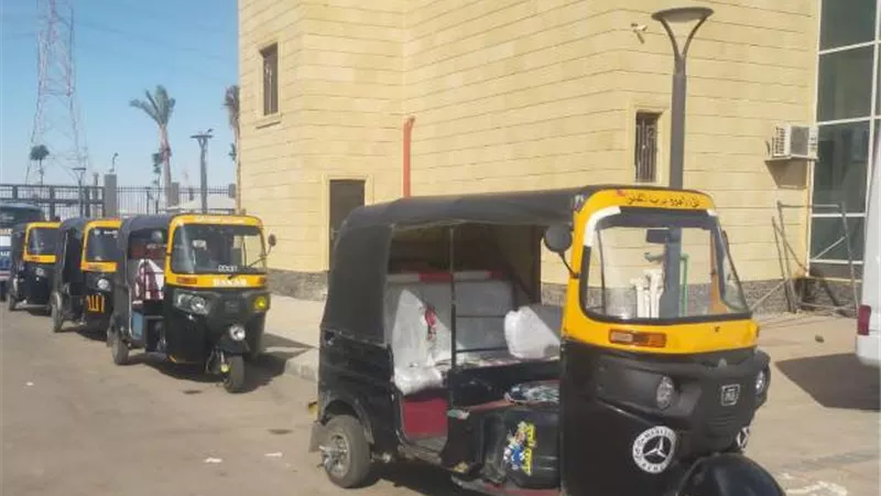 مندور: جهاز حدائق العاصمة يصادر 5 تكاتك ويضبط 6 مركبات.. صور