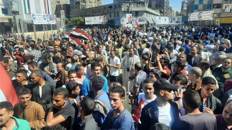 الآلاف يواصلون احتشاد هم بأسيوط لدعم الشعب الفلسطيني..صور