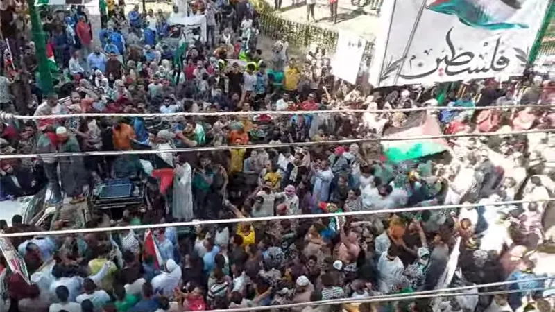 الآلاف يتجمعون في ميدان بالاس بالمنيا تضامنا مع أهل غزة