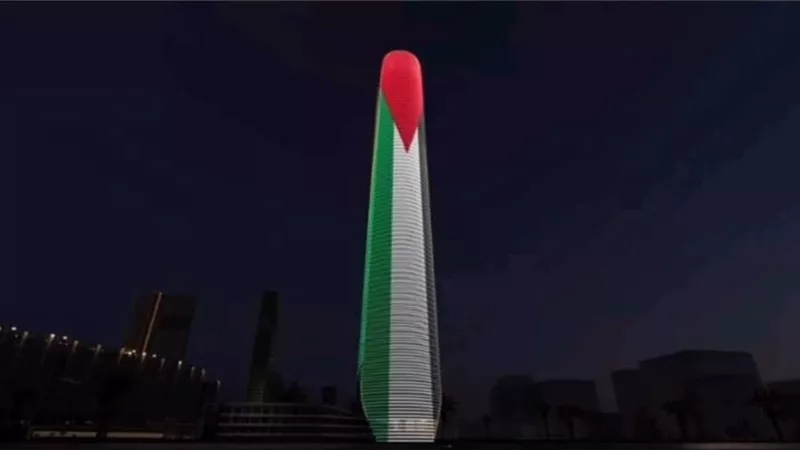 البرج الأيقونى بالعاصمة الإدارية يتزين بعلم فلسطين