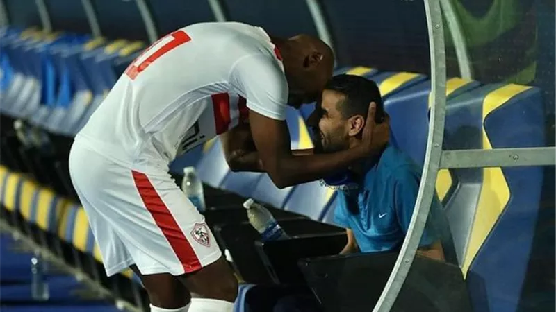 شاهد.. ماذا فعل شيكابالا مع مؤمن زكريا بعد مباراة الزمالك وسموحة؟