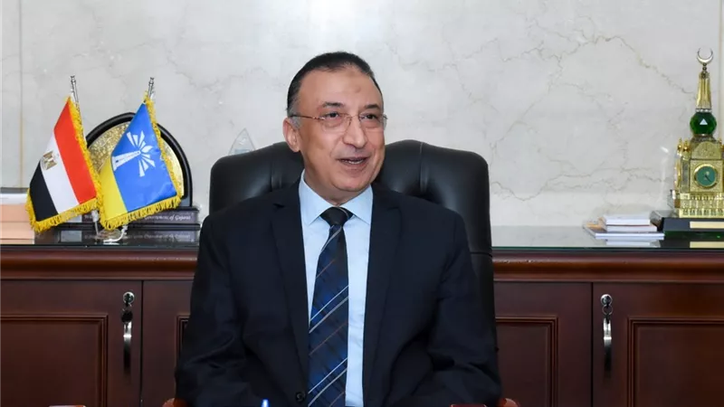 محافظ الإسكندرية يوجه بإزالة الإشغالات وإغلاق المنشآت المخالفة