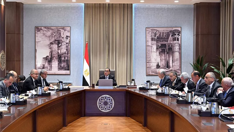 مدبولى يتابع الموقف التنفيذي لمبادرة خفض أسعار السلع الأساسية