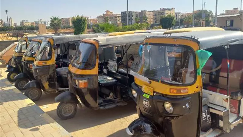 جهاز مدينة بدر يكشر عن أنيابه بمصادرة 10 تكاتك فى حملة مكبرة صور