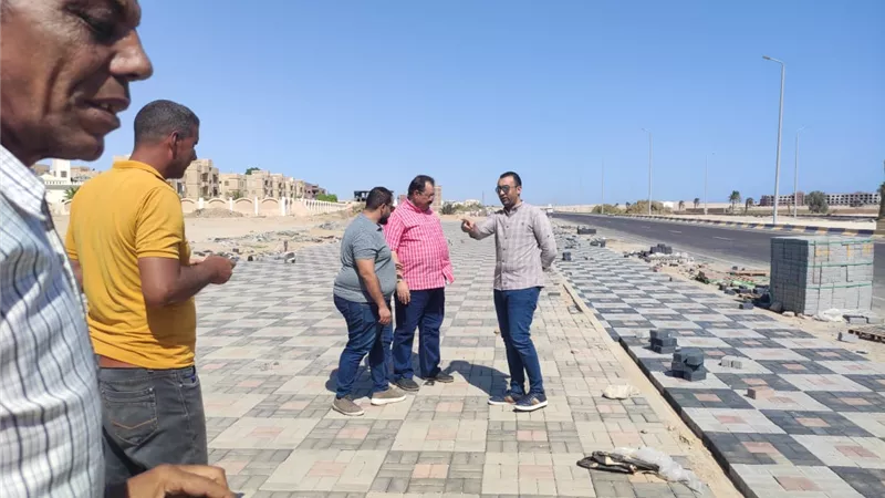 رئيس مدينة سفاجا يتفقد تنفيذ عدد من مشروعات التطوير