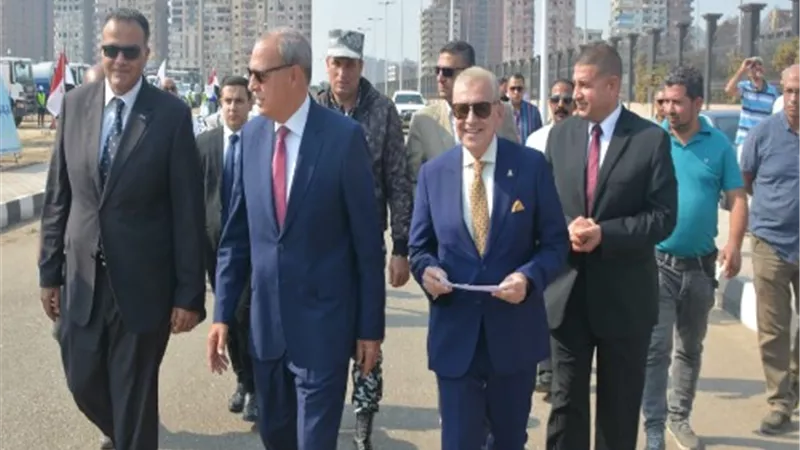 الهجان ييتفقد اصطفاف معدات شركة المياه ويشيد بجاهزيتها