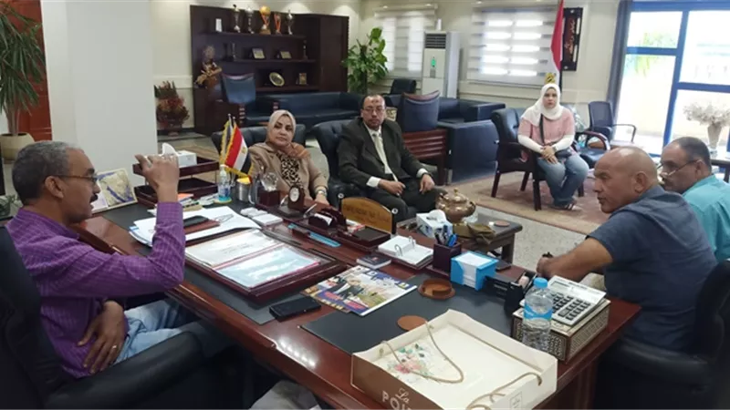 تفاصيل اجتماع رئيس جهاز بدر ومديرة الإدارة التعليمية بالمدينة صور