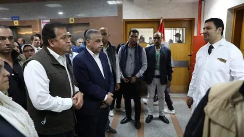 وزير الصحة يتفقد مركز القلب والجهاز الهضمي بسوهاج