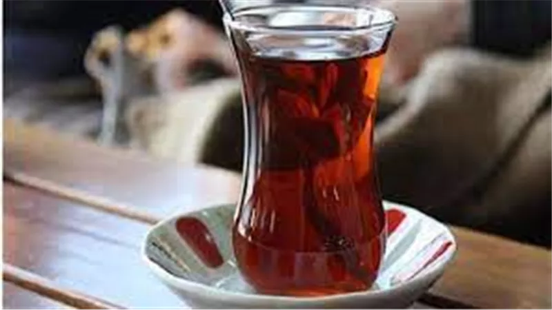 يؤثر على الكلى..طبيبة تحذر من الإفراط في شرب الشاي