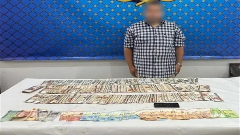 ضبط عامل يتاجر في العملة بالموسكي