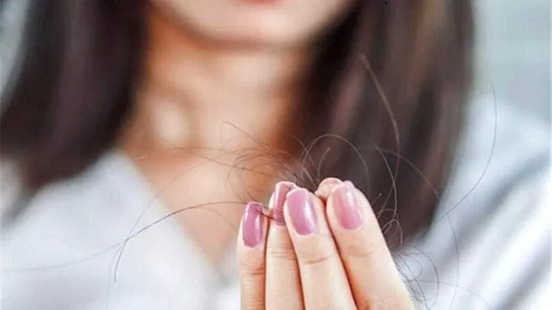 تعرف على حقيقة تساقط الشعر في الخريف