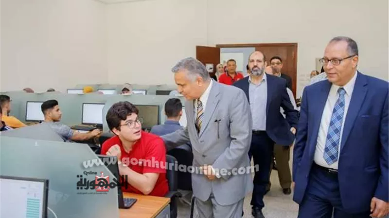 رئيس جامعة السويس يتفقد امتحانات المرحلة لكلية الطب