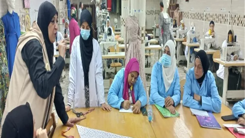 وزارة العمل: تدريب على مهنة الخياطة والتفصيل لفتيات بورسعيد