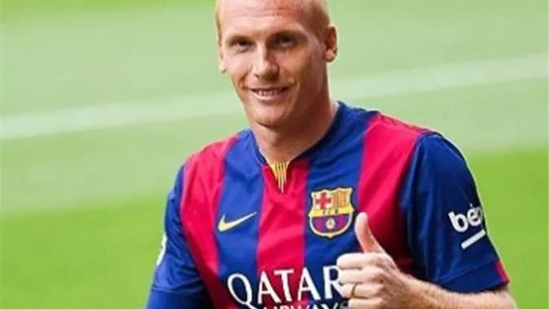 فاز بـ 9 ألقاب مع برشلونة .. ماثيو يعلن اعتزاله رسميا