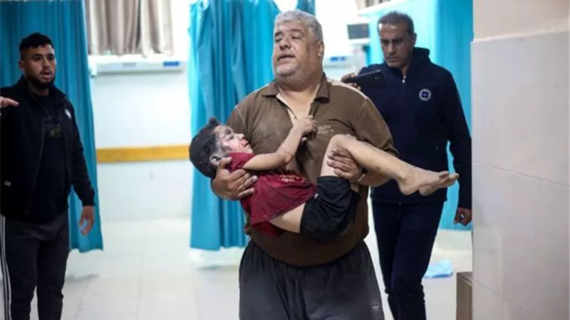 الهلال الأحمر الفلسطيني: مُستشفيات قطاع غزة تتلقى إنذارات إسرائيلية مُتكررة للإخلاء