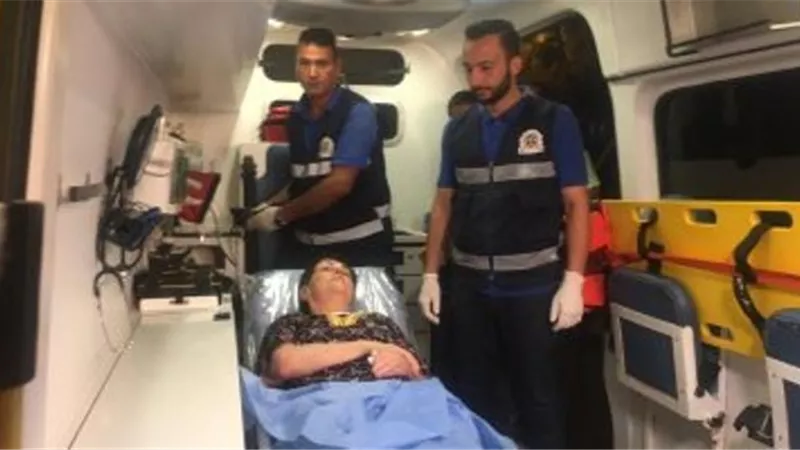 لحظة استقبال الأطقم الطبية المصرية السيدتين المفرج عنهما بجهود مصرية