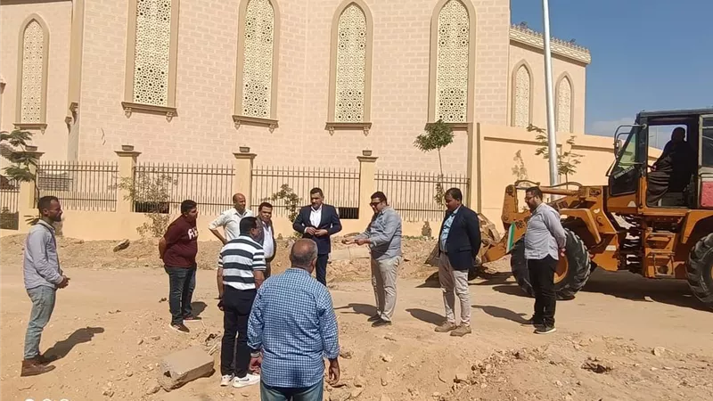 رئيس جهاز مدينة العبور يوجه بسرعة الانتهاء من مشروعات المياه