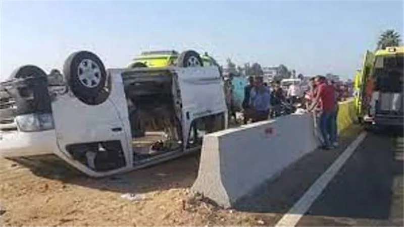 إصابة 12 عاملًا في انقلاب سيارة بمحور الضبعة الصحراوي بالبحيرة
