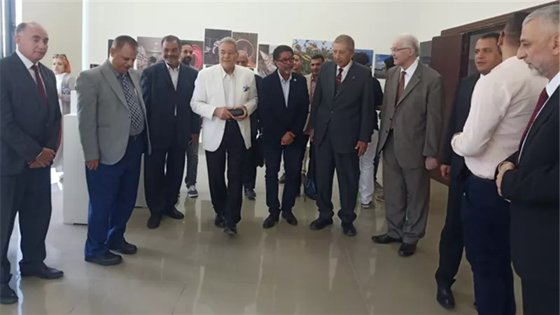 الفنون الجميلة بالجامعة المصرية الروسية تنظم معرض حصاد 2 وتعلن مفاجأة للطلاب.. صور