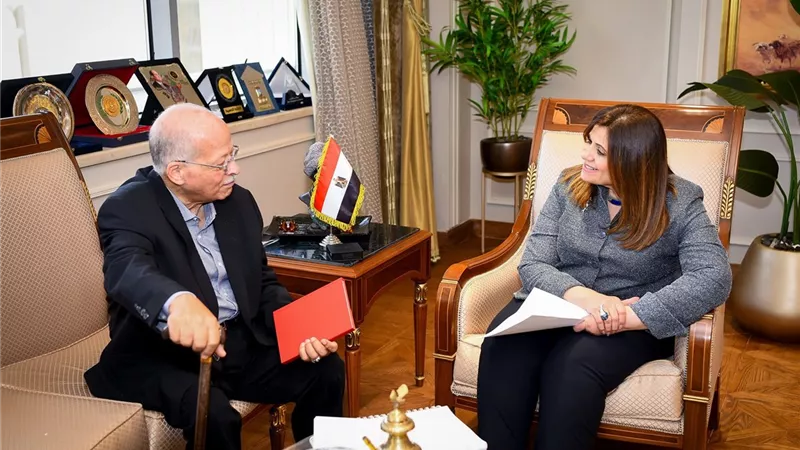 وزيرة الهجرة تستقبل الخبير العالمي في مجال تحلية المياه