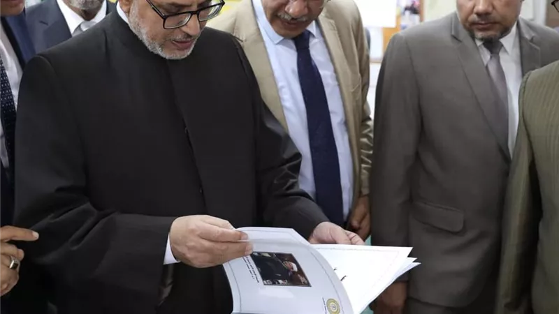 رئيس جامعة الأزهر يفتتح معرضًا للكتاب بتخفيضات كبيرة للطلاب
