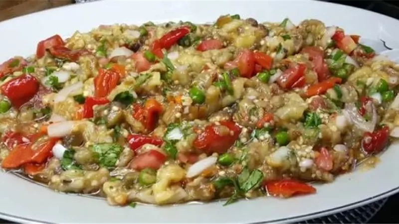 سلطة الباذنجان المشوي الصحية