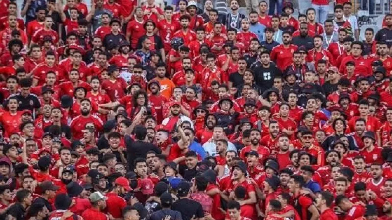 شاهد .. جمهور الأهلي يتسابق للتبرع بالدم للأشقاء في غزة