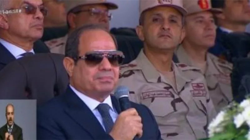 الرئيس السيسي يوجه التحية للقوات المسلحة لدورهم الايجابي في وقت الحرب والسلم