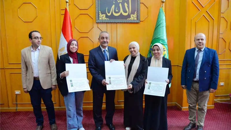 محافظ الإسماعيلية يكرم الفائزين في مبادرة المشروعات الذكية ..صور
