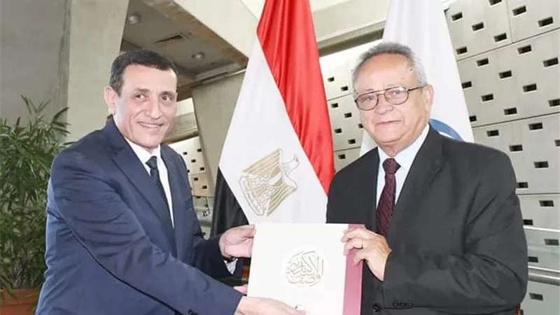 تعليم الكبار و مكتبة الإسكندرية يبحثان التعاون في قضية محو الأمية