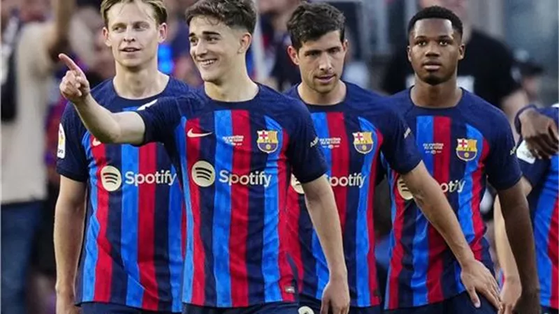 تشافي يعلن تشكيل برشلونة الرسمي أمام شاختار بدوري أبطال أوروبا