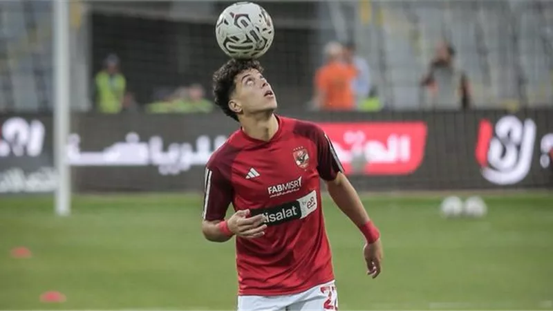 إمام عاشور على دكة بدلاء الأهلى أمام سيمبا بالدورى الافريقى