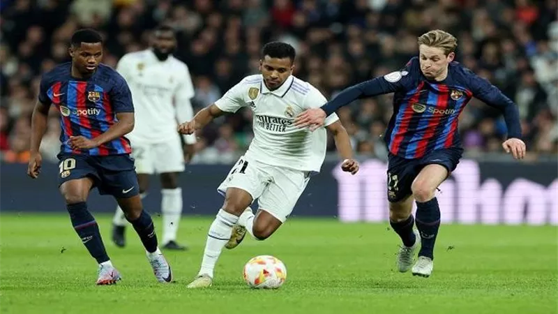 موعد كلاسيكو الأرض بين رشلونة وريال مدريد فى الدورى الإسبانى