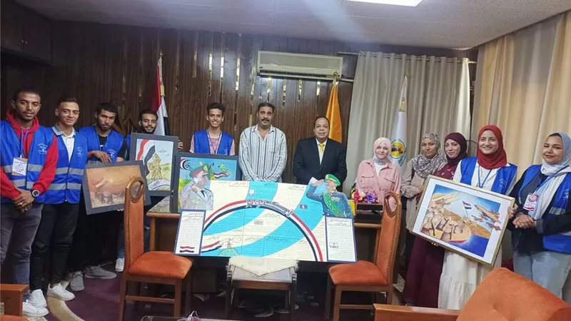 عميد تربية المنيا يستقبل الطلاب المشاركين بمسابقة الأنشطة الفنية