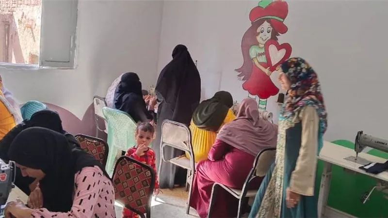 وزارة العمل:تدريب فتيات على مهنة التفصيل والخياطة بالوادي الجديد