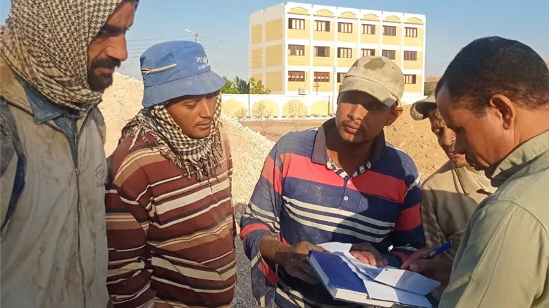 وزارة العمل : تسجيل عمالة غير منتظمة بمواقع عمل بالوادى الجديد
