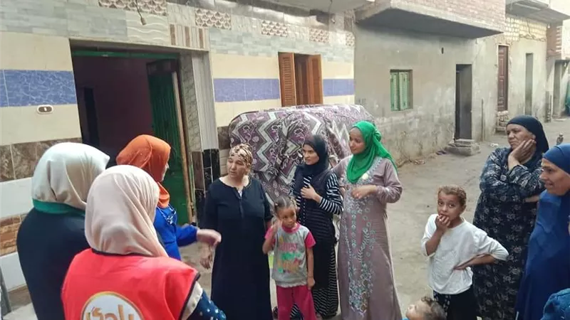 القومي للمرأة بالمنيا يواصل تنفيذ الحملة الممتدة لطرق الأبواب