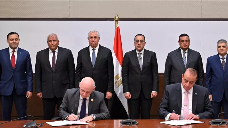 مدبولى يشهد توقيع مذكرة تعاون بين هيئة قناة السويس وشركة 