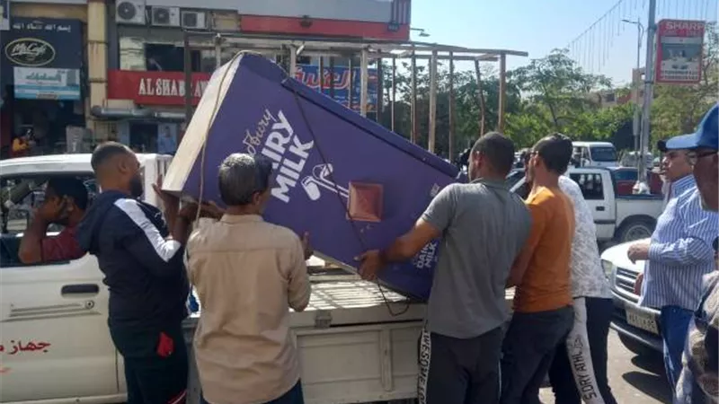 جهاز بدر يشن حملة مكبرة لإزالة الإشغالات والمخالفات من شوارع صور