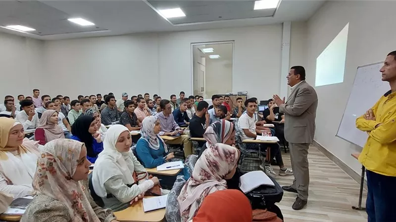 رئيس جامعة بني سويف التكنولوجية يتفقد تجهيزات المعامل
